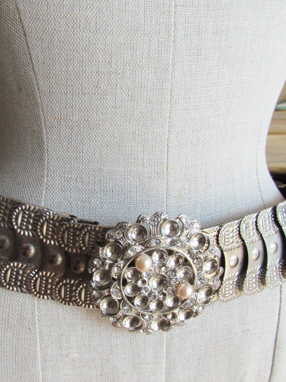 PIRATE WENCH BELT for COSTUME, METAL w ARMOR-LIKE SCALES & ROUND BLING BUCKLE